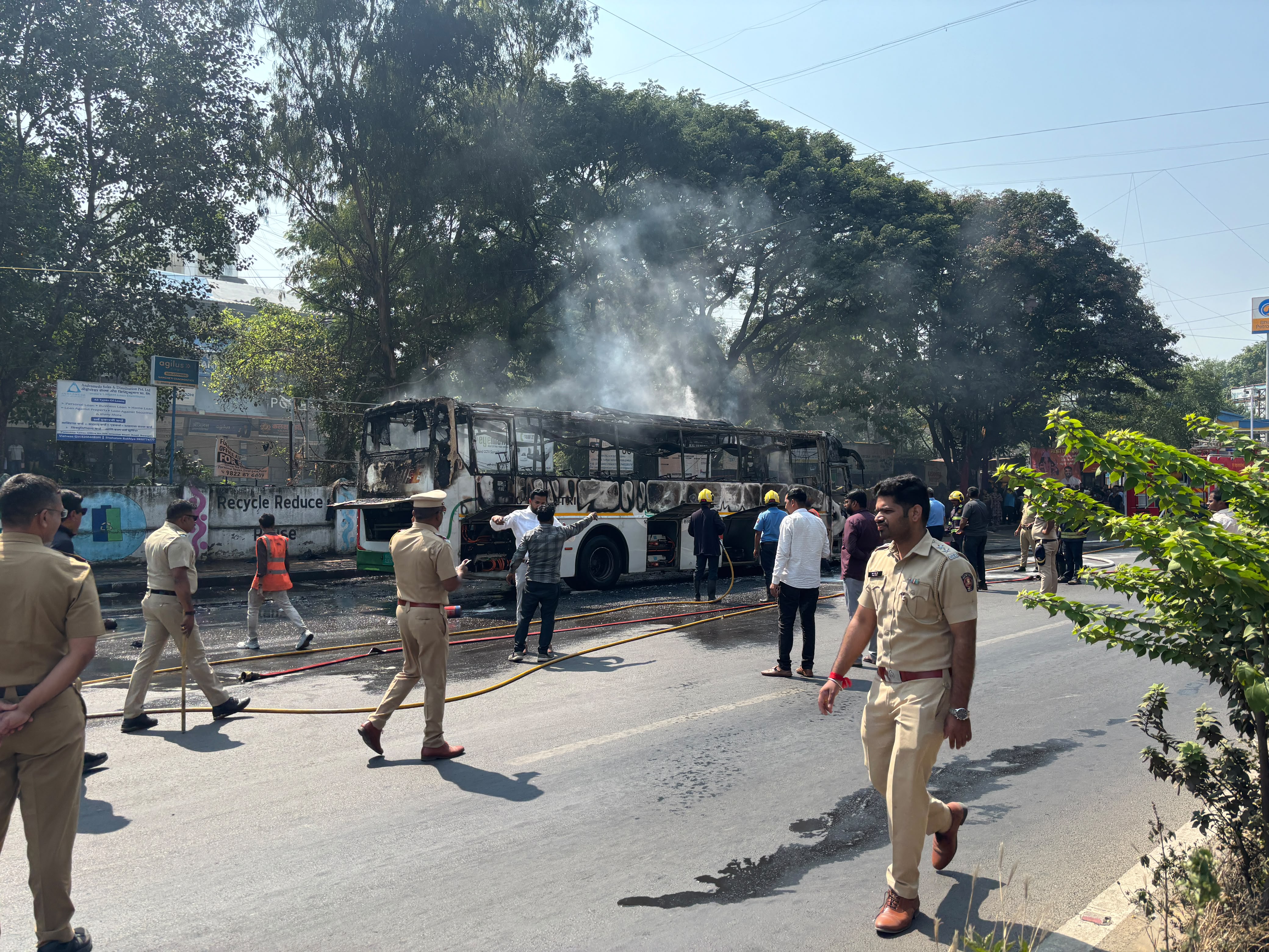 pune-electric-shivai-bus-fire