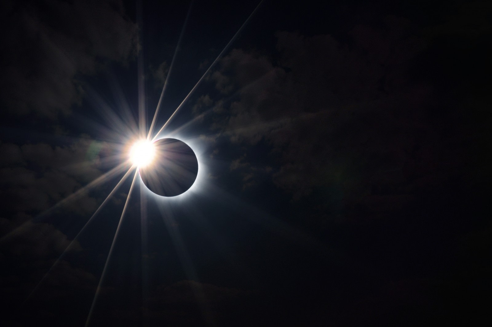 solar-eclipse-eye-damage-warning-signs-solar-retinopathy