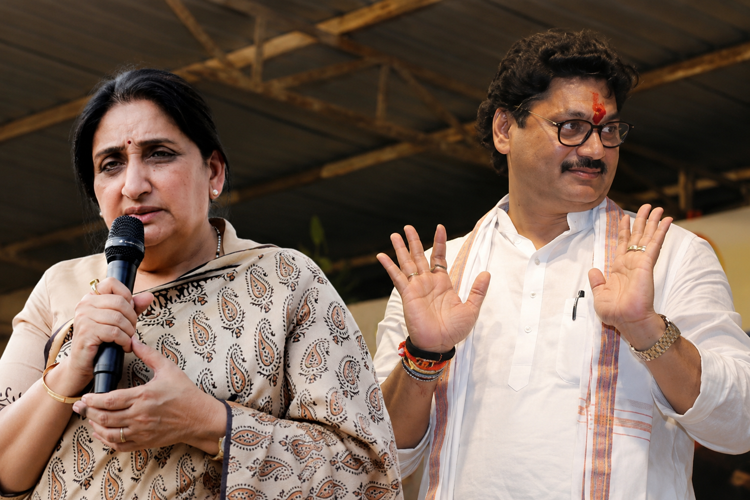 Dhananjay Munde - Sunetra Pawar